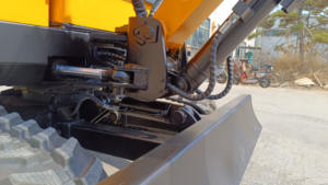 Miniexcavadora de ruedas YILIS de 1 tonelada, motor de alta potencia, bomba hidráulica, capacidad de la cuchilla de 0.1 m, certificación CE, 5 años de garantía - Product Image 2