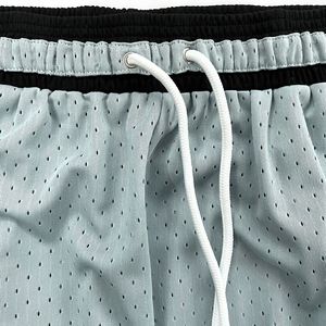 Short de streetwear d'été uni en maille respirante pour hommes avec poches - Product Image 3