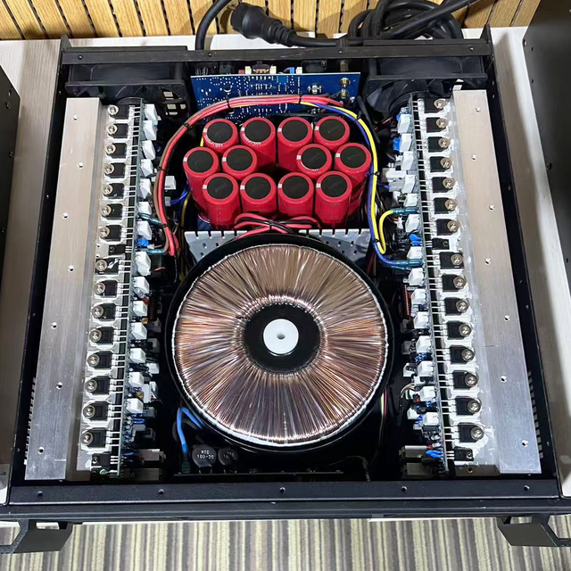 3U Professional Class MT Power Amplifier 1601 Dual-channel 1300W Audio Amplifier, Suitable for Home Karaoke Stages.