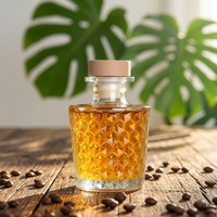 Carafe à whisky élégante en verre à motif diamant, texture nid d'abeille, base lourde, avec bouchon en bois