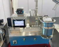 Machine de remplissage et de bouchage de seringues préremplies de gel liquide pour acide hyaluronique de bureau