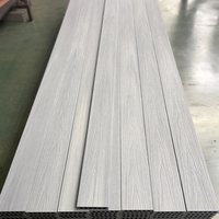 Matériaux de construction durables, terrasse en WPC co-extrudé à trous ronds, revêtement de sol extérieur vert