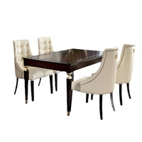 Ensemble table et chaises de restaurant de luxe européen moderne - Table et chaises durables en cuir PU beige avec garniture cloutée pour cafétéria