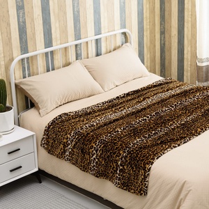 Couverture en flanelle 100% polyester, douce et légère, imprimé léopard, impression numérique, style Japandi pour la maison, le lit et le canapé - Product Image 2