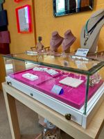 VENTE FLASH Meishi MS-0012 Vitrine à bijoux moderne en acier inoxydable avec éclairage LED et vitre trempée pour les magasins de détail