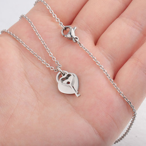 Caliente pareja personalidad moda amor corazón bloqueo collar acero inoxidable no se desvanece llave collar hombres y mujeres colgante - Product Image 4