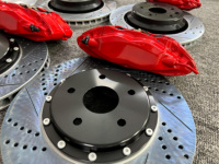 Kit complet de freins à disque 330 mm avec étriers 4 pistons style F50 F40 et plaquettes de frein, logo personnalisé, compatible avec Lexus IS250 2008 et jantes 17 pouces