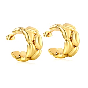 Boucles d'oreilles créoles en acier inoxydable plaqué or 18 carats, hypoallergéniques, étanches, texture texturée en forme de C, pour femmes, vente en gros - Product Image 6