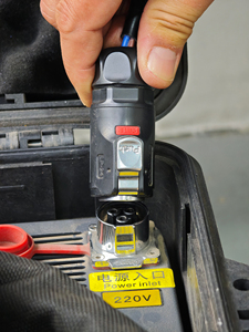 Suitcase Portable Handheld <b>Laser</b> <b>Cleaning</b> <b>Machine</b> 500w Fiber <b>Laser</b> for Rust Paint Removal on Wood Stone Metal - Product Image 5