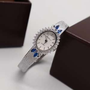 Reloj de Mujer Ovalado de Latón Chapado en Oro con Rubíes, de Lujo Vintage, de Alta Gama, con Correa de Acrílico Exquisita, de Cuarzo, Resistente al Agua - Product Image 5