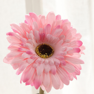 Fleur artificielle rustique à tige unique, petite marguerite ou gerbera, pour décoration de table à manger, arrangement ou ornement, directement de l'usine. - Product Image 1