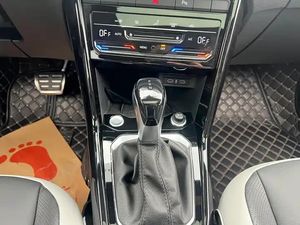 <span class=keywords><strong>T</strong></span> <span class=keywords><strong>ROC</strong></span> <span class=keywords><strong>2023</strong></span> 300TSI Asequible, Fabricado en China, SUV Nuevo y Usado, Motor Turbo de Alto Rendimiento, 5.66L/100km, Sistema de Infoentretenimiento de 9.2 Pulgadas - Product Image 6