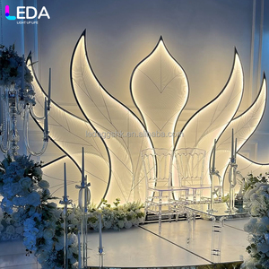 อุปกรณ์จัดงานแต่งงานในร่มสุดหรู LEDA ฉากหลังโลหะสีทองรูปปลาหมึก ไฟ LED สีวอร์มไวท์ ซุ้มเหล็กดัดสำหรับงานแต่งงาน - Product Image 3