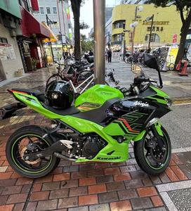 <span class=keywords><strong>Kawasaki</strong></span> <span class=keywords><strong>Ninja</strong></span> <span class=keywords><strong>400</strong></span> 398cc - Transmission à 6 vitesses avec embrayage à débrayage progressif, moto d'entrée de gamme - Product Image 6