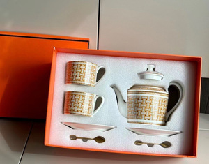 Nouvelle Service à Thé en Porcelaine Fine Dorée Classique de Luxe Nordique - Product Image 2