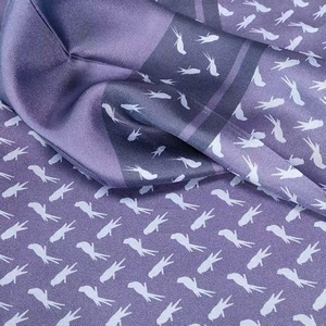 Cravate pour <span class=keywords><strong>homme</strong></span> en sergé de <span class=keywords><strong>soie</strong></span> formelle pourpre Cravate pour <span class=keywords><strong>homme</strong></span> Écharpe <span class=keywords><strong>Ascot</strong></span> noire florale de mariage - Product Image 5