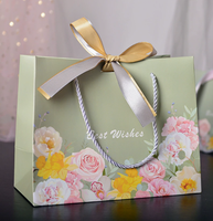 Sacs cadeaux en papier vert matcha recyclables, classiques, résistants à l'humidité et imperméables, avec ruban dégradé rose et lettres de vœux personnalisées