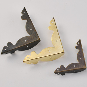 Wenzhou Platinum Link Metal L Shape <b>Corner</b> <b>Protectors</b> Antique Bronze Yellow For Wooden Box Home Decoration - Product Image 1