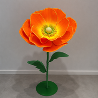 Reuzenpapieren kunstbloemenstandaard met oranje LED-verlichting, klaproosvormig, voor bruiloften, evenementendecoratie en commerciële bloemendisplays.