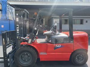 HELI 건설산업용 새로운 5 톤 CPCD50 디젤 지게차 3 단 마스트 시트 운전자형 - Product Image 4