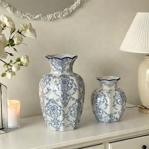 Florero de cerámica de porcelana azul y blanca pintado a mano, decoración de entrada de restaurante, arreglo de flores de peonía de estilo chino Retro - Product Image 2