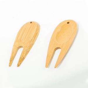 Outil de réparation de divot de golf en bambou en bois de couleur naturelle en gros pour le golf vert sur le parcours - Product Image 3