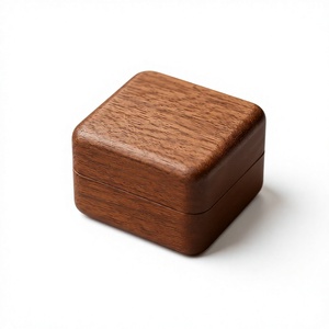 Boîte à bijoux moderne en bois écologique avec couvercle coulissant, organisateur de rangement pour bijoux fait main et personnalisé pour femmes et filles - Product Image 6