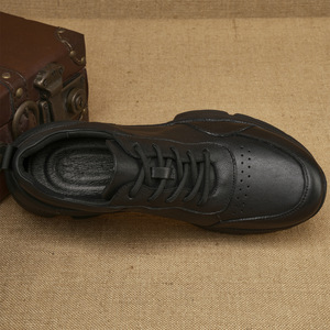 Chaussures de marche pour hommes en cuir véritable, bout rond, lacets, semelle extérieure en caoutchouc amortie, noires, style décontracté et sportif - Product Image 3