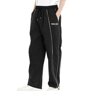 Pantalones Deportivos Healy para Hombre, Negros, Cintura Elástica, Franja Lateral Blanca, Logotipo Personalizado en la Pierna Derecha, Corte Holgado Informal, para Verano - Product Image 1