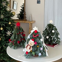 Künstlicher Edler Tannenbaum 35cm Mini Tischdekoration mit Teddybär-Ornamenten Weihnachts-Feiertagsdekoration für Zuhause