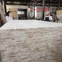 Panneaux de bois collés sur le chant, séchés au four, en peuplier blanchi, pour usine