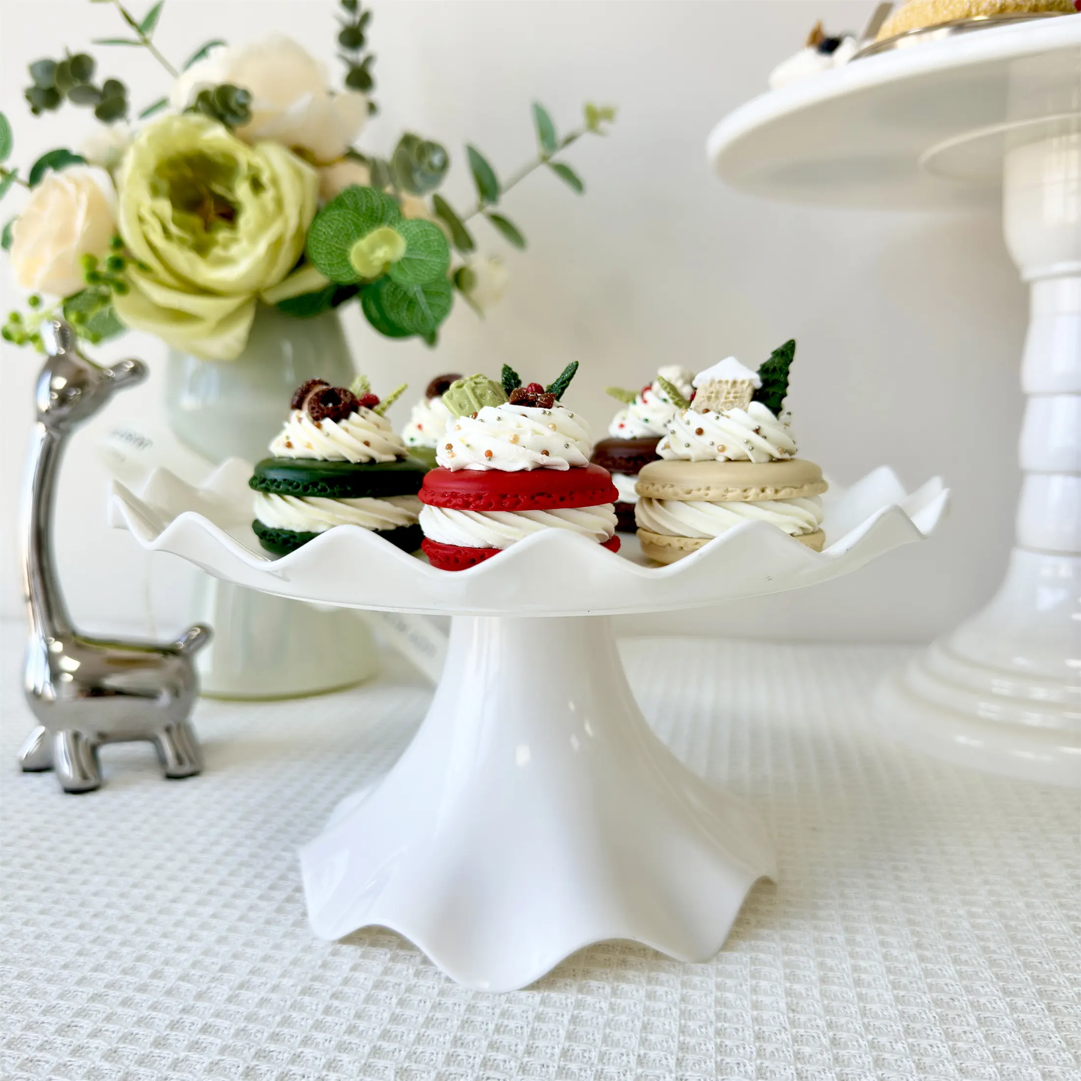 웨딩 장식 테이블 중심 조각에 대한 흰색 케이크 스탠드