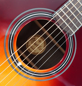 Guitarra Acústica de Alta Calidad de Marca Pick-up, Guitarra Acústica Usada - Product Image 2