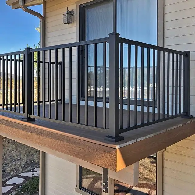 Kualitas Tinggi 2.0 Mm Tebal Profil Hitam Kuat Aluminium Pagar Aluminium Balustrade untuk Balkon