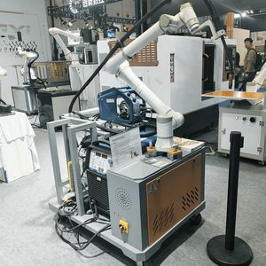 Cobot 6 axes HWINT pour une production efficace et une utilisation conviviale, idéal pour l'emballage de colis, la palettisation et la manutention de matériaux en entrepôt - Product Image 1