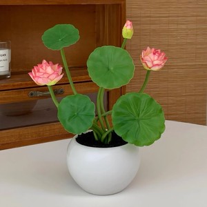 Plante artificielle de fleurs de lotus avec des feuilles en soie réalistes et des fleurs roses pour la décoration de la maison, du bureau et de la salle de thé - Product Image 2