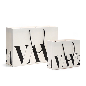 Bolsas de Papel Reciclado Personalizadas y Sostenibles, Bolsas de Regalo Ecológicas para Ropa, Bolsas de Compra con Logotipo para Sudaderas - Product Image 1