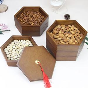 Caja cuadrada de madera maciza para frutas y dulces con tapa y múltiples compartimentos para frutas secas y aperitivos - Product Image 2