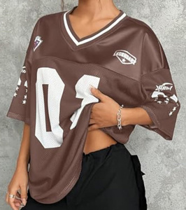 Op maat gemaakte oversized jersey shirts voor dames, V-hals T-shirt met gestreepte nummerprint, casual Y2K streetwear top - Product Image 2