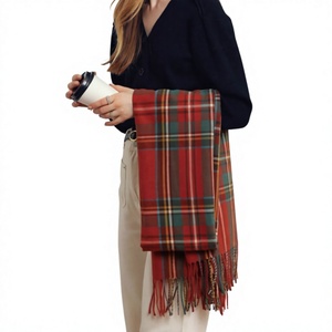 Écharpe en cachemire imitation à carreaux, châle chaud et épais en tricot pour femme avec pompons, idéal pour les fêtes d'hiver en extérieur - Product Image 3