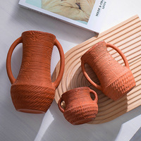Vase en poterie rouge moderne Vente directe d'usine Fleur en céramique en terre cuite Décoration intérieure Échantillon de carte personnalisé pour mariages