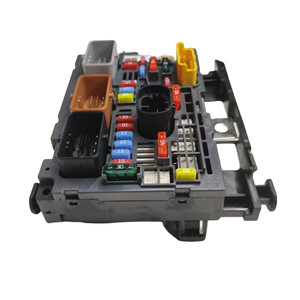 กล่องฟิวส์ Peugeot Citroen 9809742780 ชิ้นส่วนยานยนต์สำหรับติดตั้งบนแผง - Product Image 4