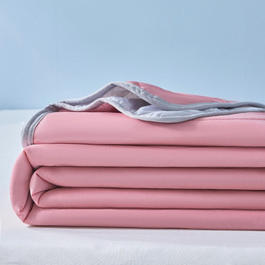 Couette rafraîchissante taille Queen, couvertures rafraîchissantes pour les personnes <span class=keywords><strong>qui</strong></span> ont chaud la nuit et les sueurs nocturnes, couette d'été grise respirante et douce - Product Image 3