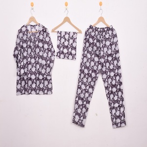 Conjunto de Pijama Floral Estampado a Mano de Primera Calidad - Ropa de Dormir de Algodón Artesanal, Ropa de Dormir y de Estar por Casa de Verano Estilo Bohemio para Mujer, Regalo - Product Image 1