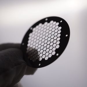 Anillo de junta metálica con procesamiento personalizado para equipos de corte de microagujeros con marcado láser e integración de placa de identificación - Product Image 4