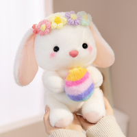 Peluche Lapin à Oreilles Tombantes avec Couronne de Fleurs, Adorable Lapin Blanc en Peluche avec Bouquet pour Décoration d'Anniversaire Enfant, Cadeau