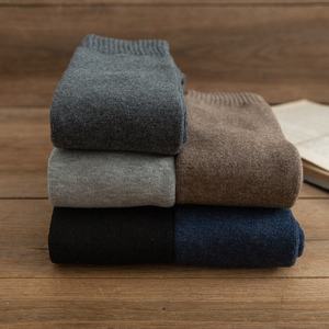 Vente en gros de chaussettes thermiques sportives décontractées pour hommes personnalisées, antidérapantes avec logo <span class=keywords><strong>Happy</strong></span> Bottom sur le corps, en polyester blanc - Product Image 3