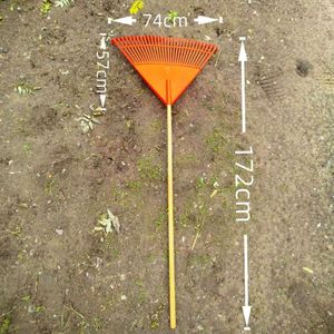 Râteau à feuilles en plastique orange avec manche en bois, léger, pour le nettoyage des feuilles et des débris dans le jardin - Product Image 6