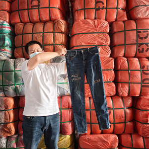 Vendita Diretta dal Fornitore: Balle da 19kg e 100kg di Jeans da Donna, Abbigliamento di Seconda Mano all'Ingrosso - Product Image 1