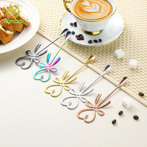 ช้อนกาแฟรูปหัวใจสแตนเลสสุดสร้างสรรค์มีด้ามยาวเคลือบเงาด้วยทองคำทนทานสำหรับใช้ในครัวเรือน - Product Image 1